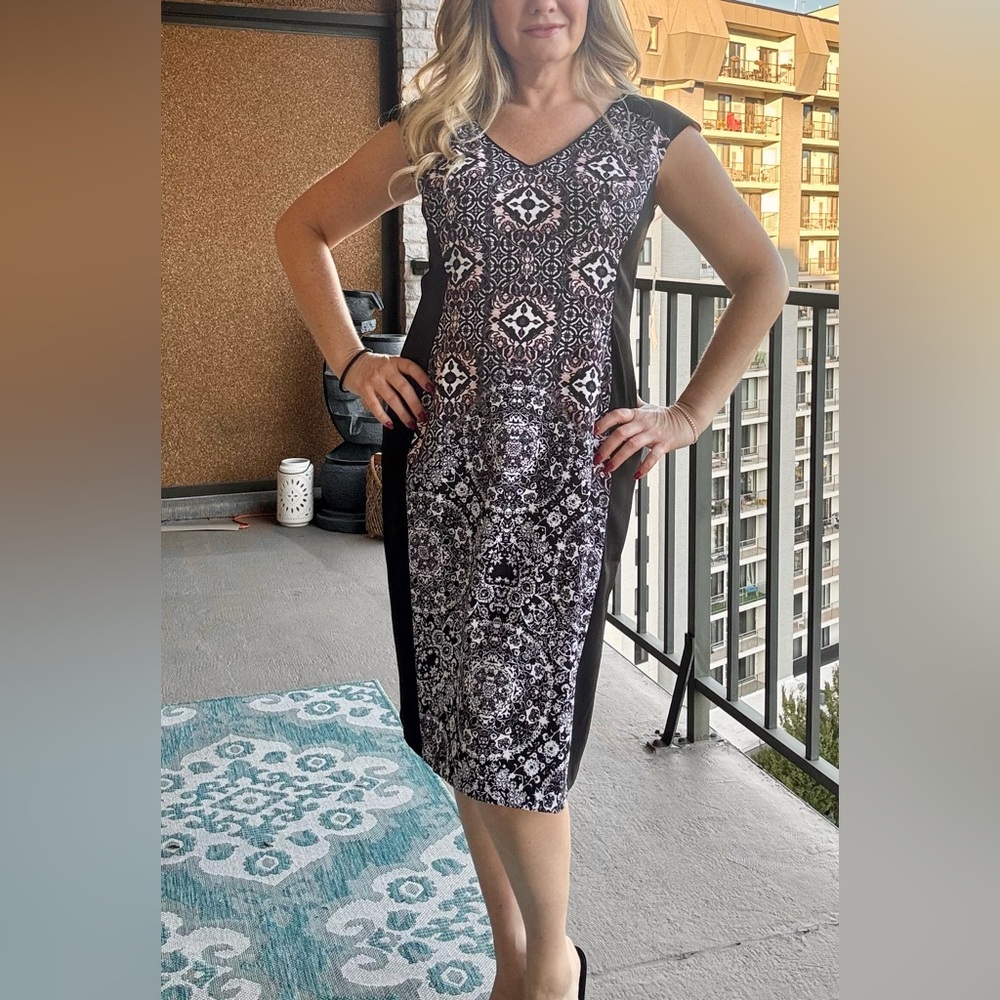 London Style Black and White Sleeveless Sheath Dress